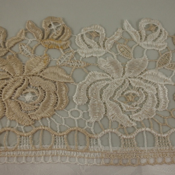 NEW Tablecloth Cream Beige Rose Lace, Square - Picture 2 of 4